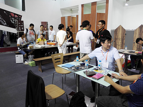 公司富名峰副總經(jīng)理率隊參加 第十八屆中國建博會(huì ) 公司富名峰副總經(jīng)理率隊參加 第十八屆中國建博會(huì )